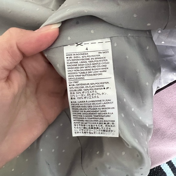 Banana Republic one button padded shoulder blazer - Picture 5 of 8